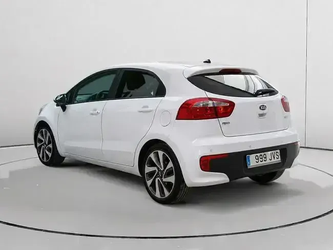 Käytetty Kia Rio 84 HP (61 kW) 2016 Valkoinen Viistoperä
