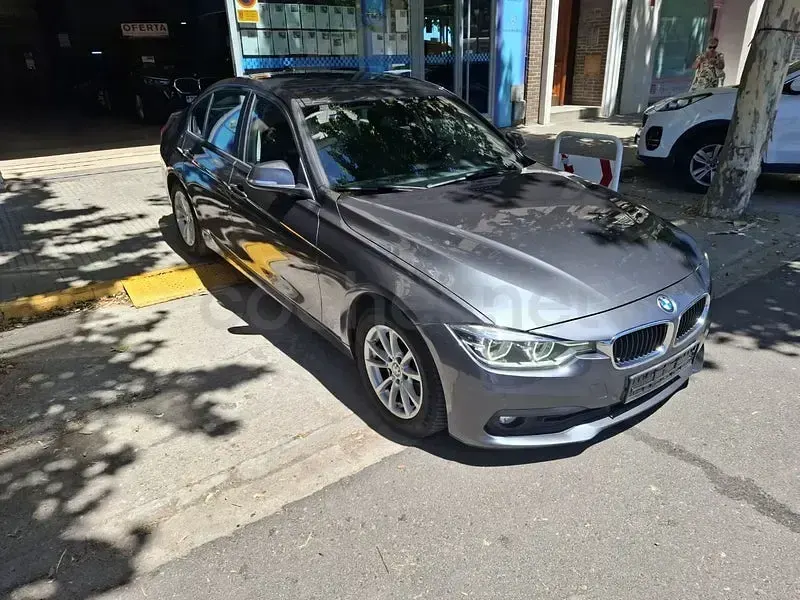 Usado BMW 320 Efficient Dynamics 190 CV (139 kW) 2018 Gris / plata Berlina