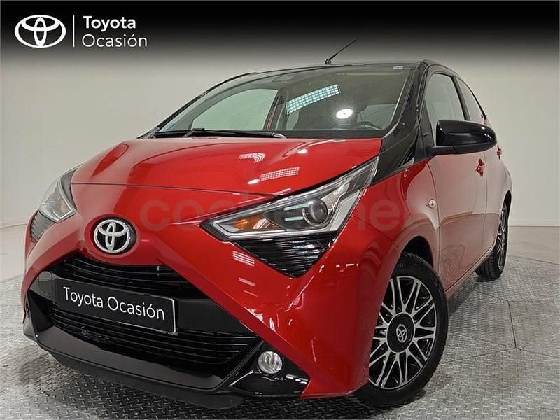 Usado Toyota Aygo X-cite 72 CV (52 kW) 2020 Rojo Utilitario