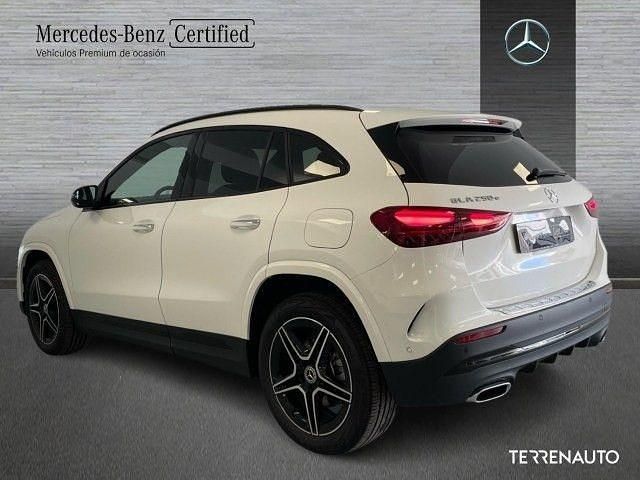 Usado Mercedes GLA250 218 CV (160 kW) 2025 Blanco SUV