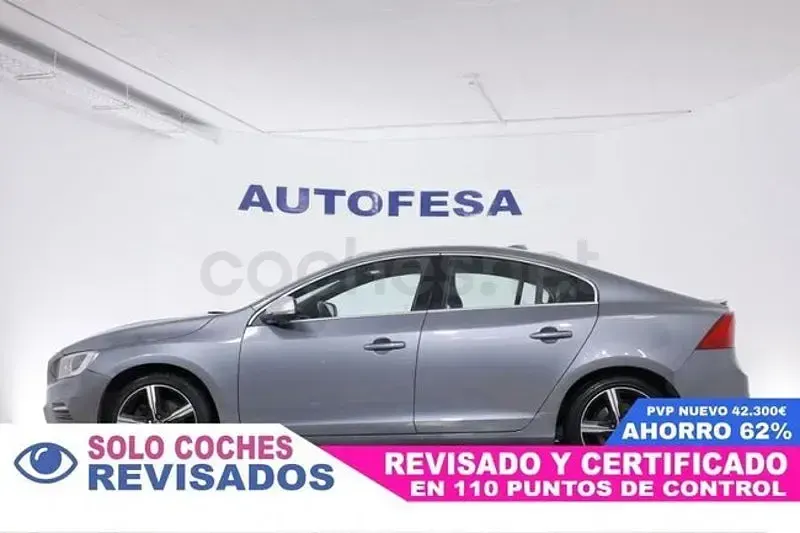 Usado Volvo S60 R-Design Momentum 150 CV (110 kW) 2016 Gris / plata Berlina