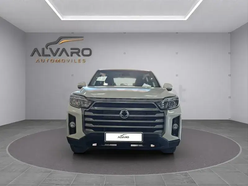 Usado SsangYong Musso 202 CV (148 kW) 2023 Blanco Pickup/Camioneta