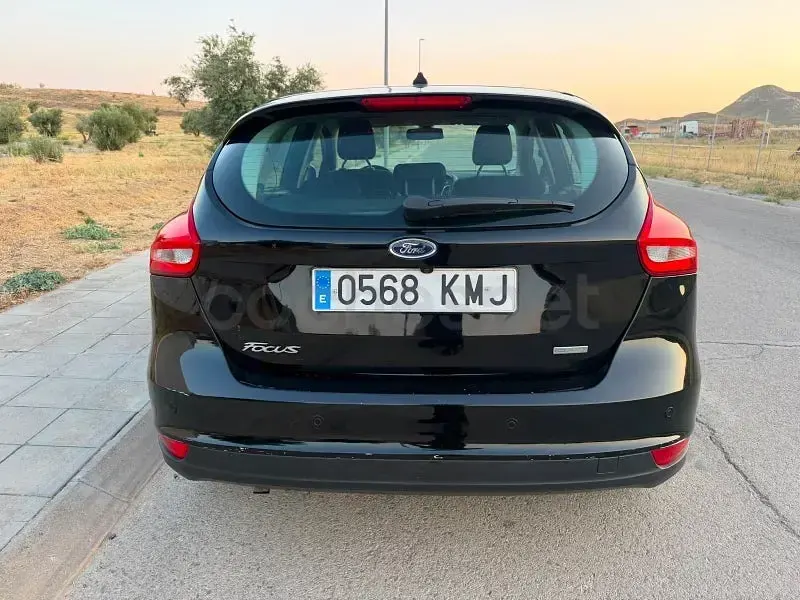 Usado Ford Focus Titanium 125 CV (91 kW) 2017 Azul Berlina