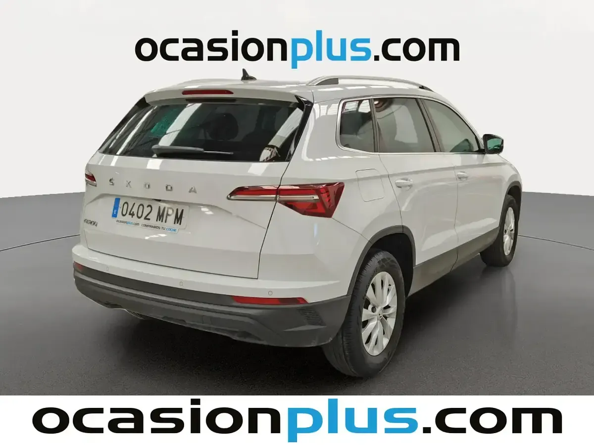 Usado Skoda Karoq Selection 115 CV (84 kW) 2024 Blanco SUV