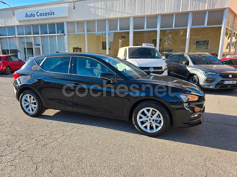 Usado Seat Leon Style 110 CV (80 kW) 2024 Negro Berlina