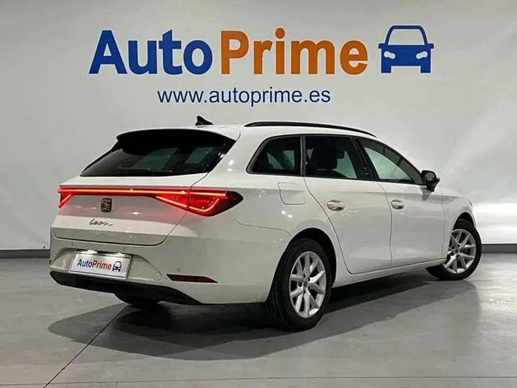 Begagnad Seat Leon ST Style 116 HK (85 kW) 2021 Vit Kombi