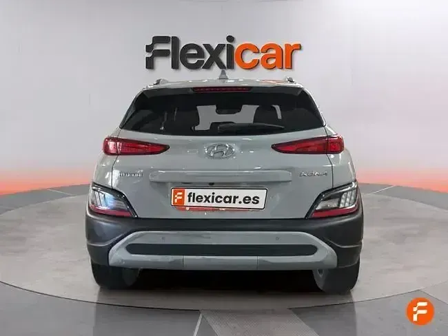 Usado Hyundai Kona 120 CV (88 kW) 2022 Gris SUV