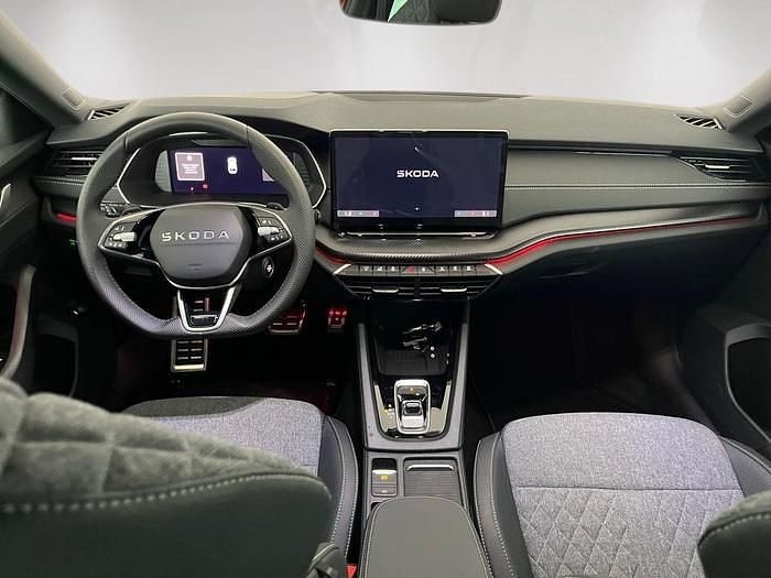 Usado Skoda Octavia SportLine 150 CV (110 kW) 2025 Rojo Familiar