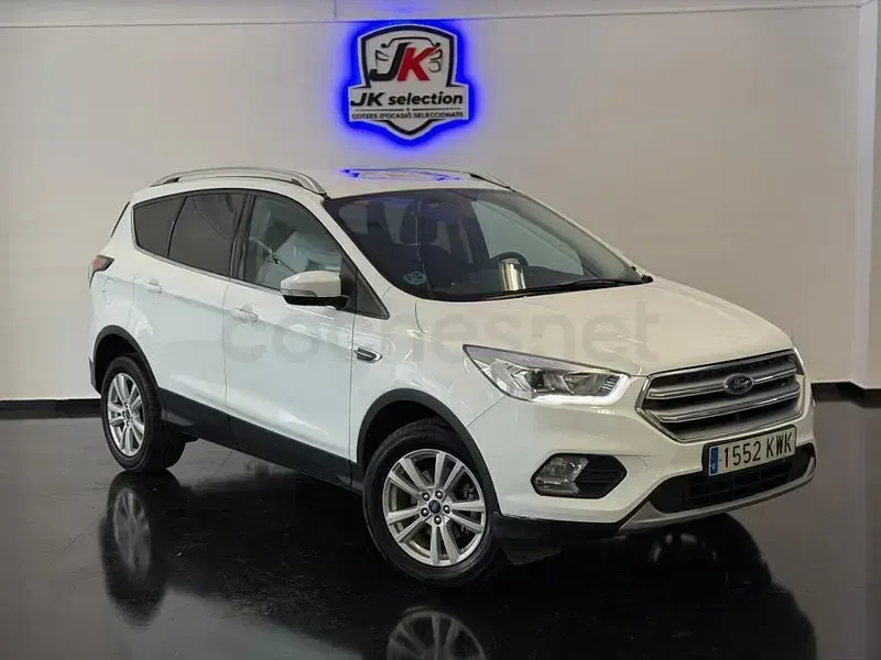 Usado Ford Kuga Trend 150 CV (110 kW) 2019 Blanco SUV