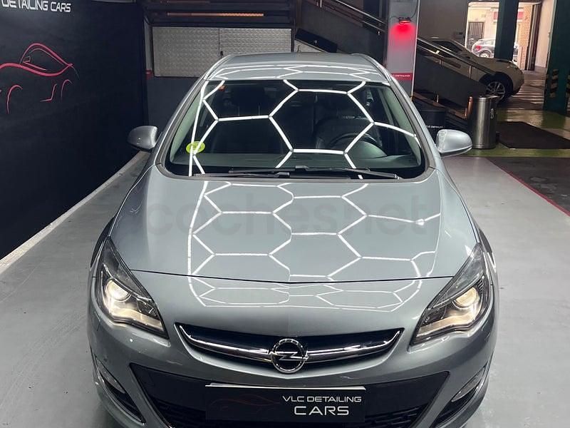 Usado Opel Astra Excellence 130 CV (95 kW) 2013 Gris / plata Familiar