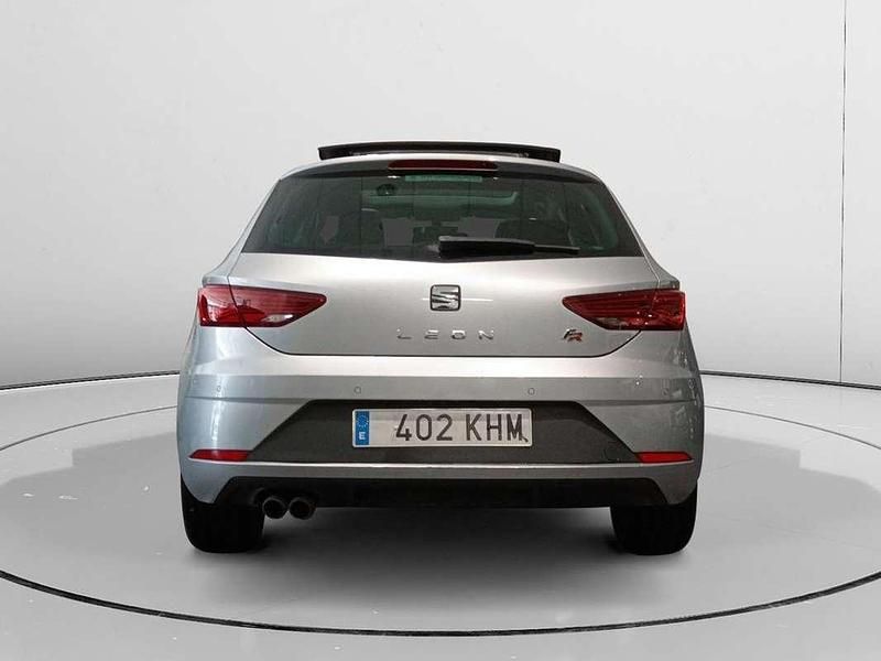 Usado Seat Leon FR 126 CV (92 kW) 2018 Gris Utilitario