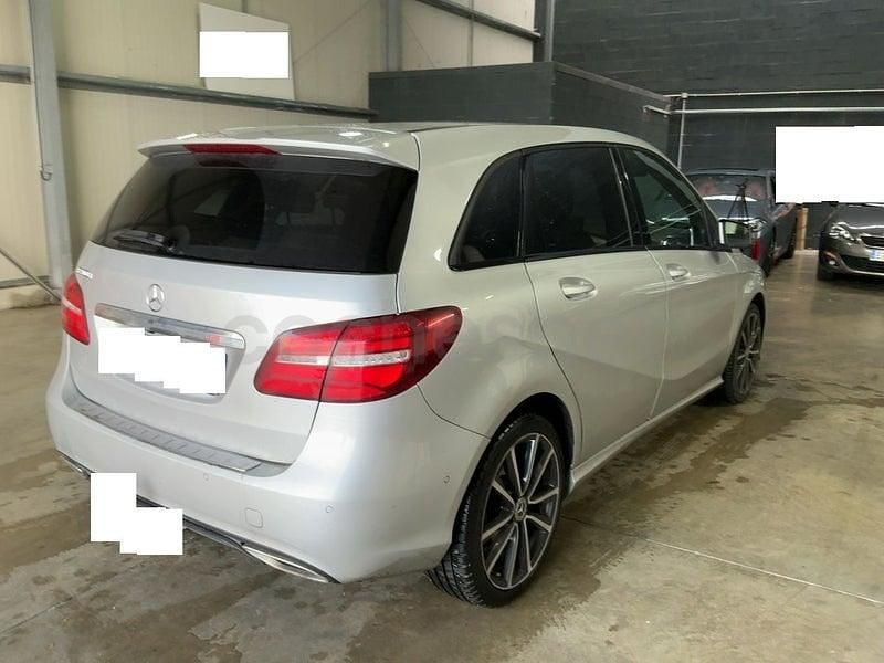 Usado Mercedes B200 136 CV (100 kW) 2019 Gris / plata Monovolumen