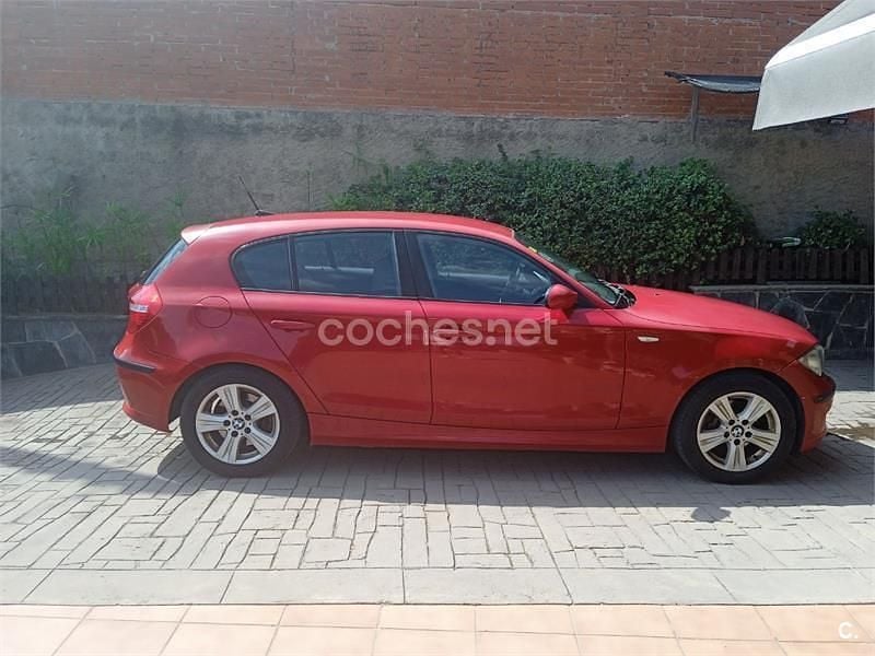 Rojo Usado 2009 BMW 118 Utilitario | 5500 € (Buen precio) - Imagen 1/4