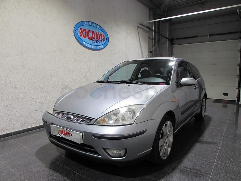 Usado Ford Focus Trend 115 CV (84 kW) 2004 Gris / plata Berlina