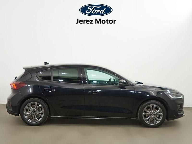 Usado Ford Focus ST-Line 125 CV (91 kW) 2022 Negro Berlina