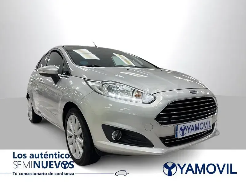 Usado Ford Fiesta Titanium 82 CV (60 kW) 2016 Gris / plata Utilitario