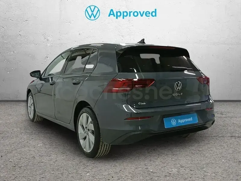 Usado VW Golf VIII 115 CV (84 kW) 2025 Gris / plata Berlina