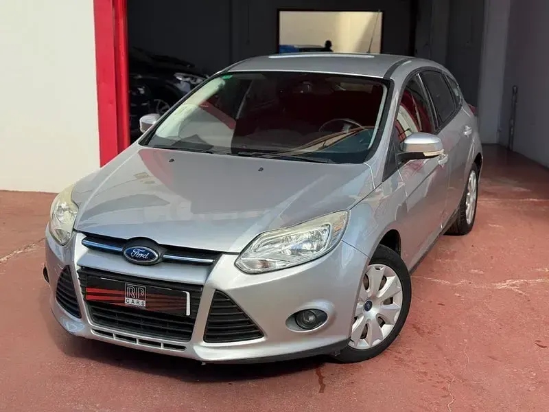 Usado Ford Focus Sport 125 CV (91 kW) 2013 Gris / plata Berlina