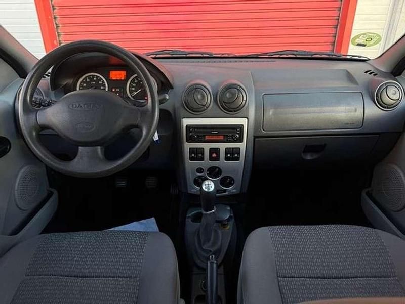 Usado Dacia Logan Ambiance 75 CV (55 kW) 2008 Gris Utilitario