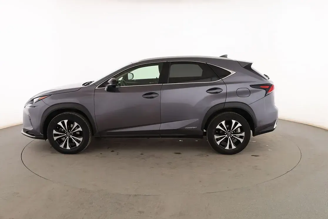 Usado Lexus NX300h E-FOUR 197 CV (144 kW) 2021 Gris SUV