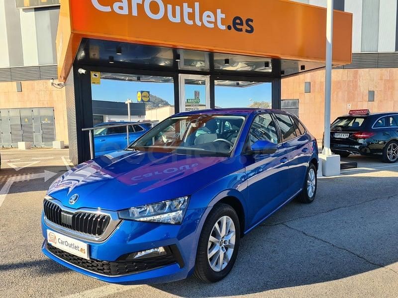 Usado Skoda Scala Ambition 110 CV (80 kW) 2022 Azul Utilitario