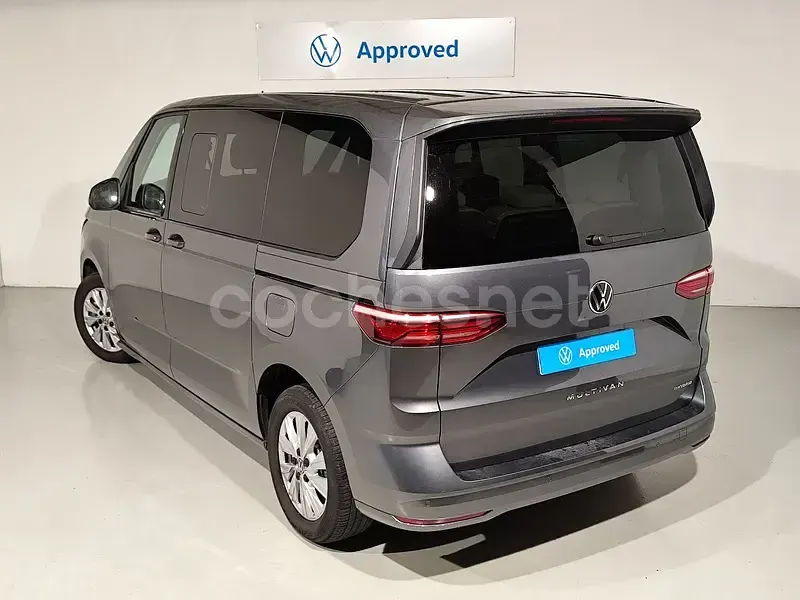 Usado VW Multivan 245 CV (180 kW) 2025 Gris / plata Monovolumen