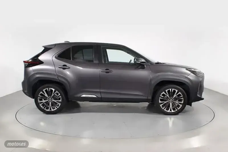 Usado Toyota Yaris Cross Style 116 CV (85 kW) 2022 Gris SUV