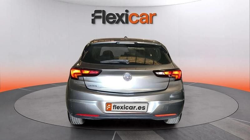Usado Opel Astra Business Elegance 145 CV (106 kW) 2020 Gris Familiar