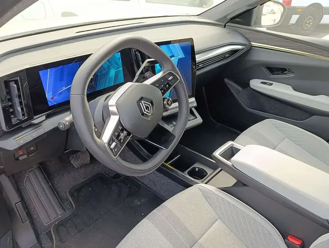 Usado Renault Scenic E-Tech Esprit Alpine 160 kW (218 CV) 2024 Blanco SUV