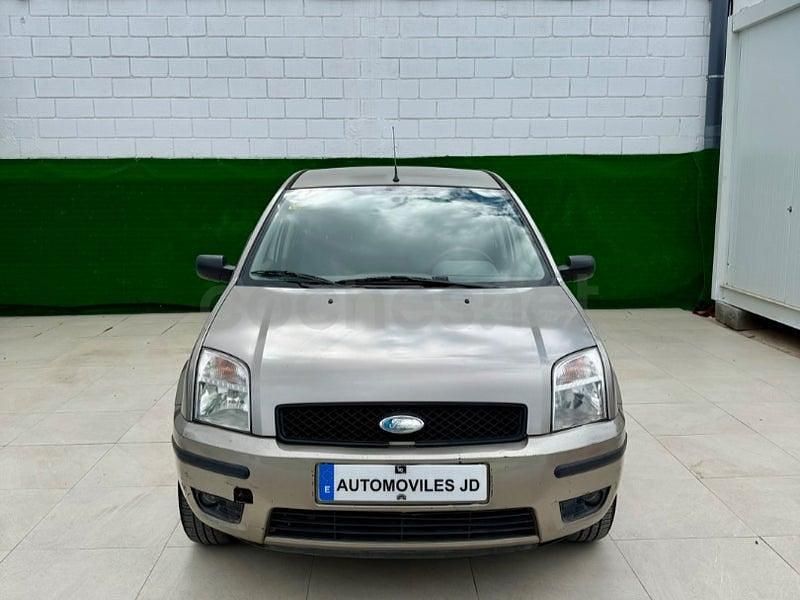 Usado Ford Fusion Trend 80 CV (58 kW) 2004 Beige Utilitario