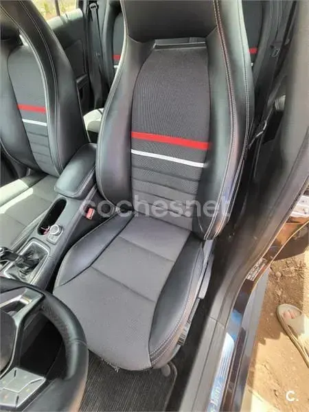 Usado Mercedes A180 AMG 109 CV (80 kW) 2013 Negro Utilitario