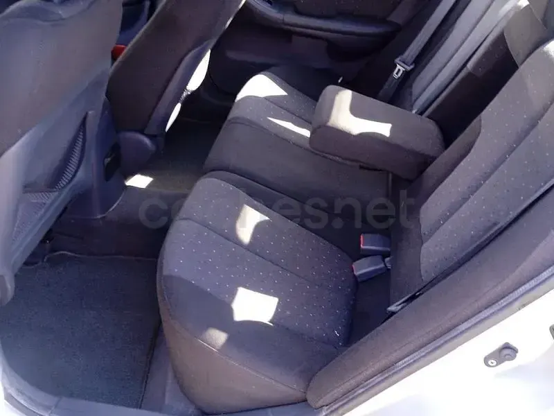 Usado Hyundai Elantra GLS 107 CV (78 kW) 2002 Gris / plata Berlina