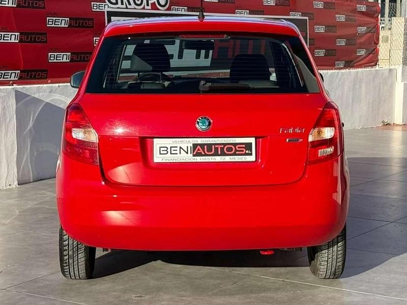 Usado Skoda Fabia 69 CV (50 kW) 2011 Rojo Utilitario