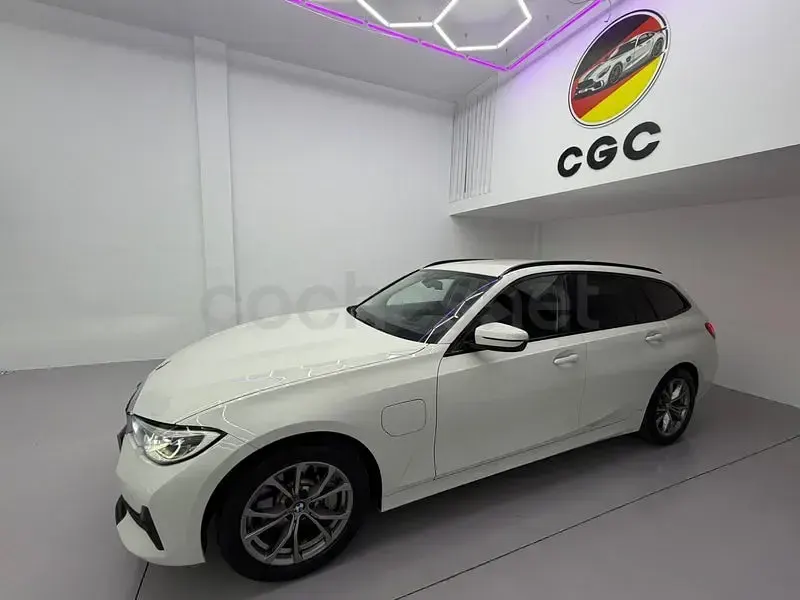 Usado BMW 330e Comfort Edition 292 CV (214 kW) 2021 Blanco Familiar