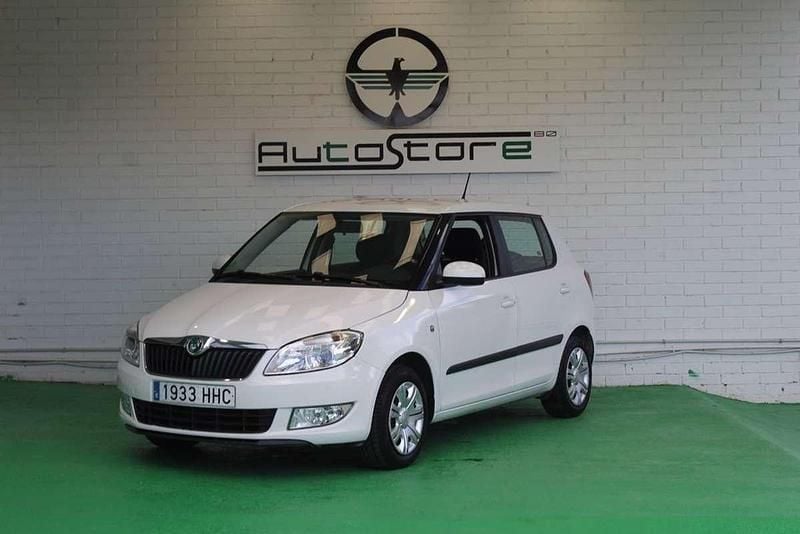 Usado Skoda Fabia Ambition 60 CV (44 kW) 2011 Blanco Utilitario