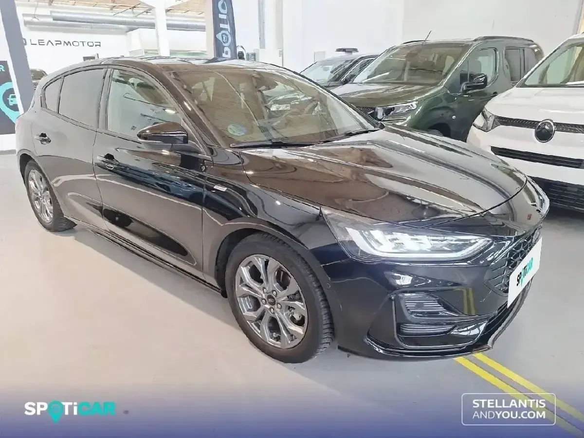 Usado Ford Focus ST-Line 125 CV (91 kW) 2023 Negro