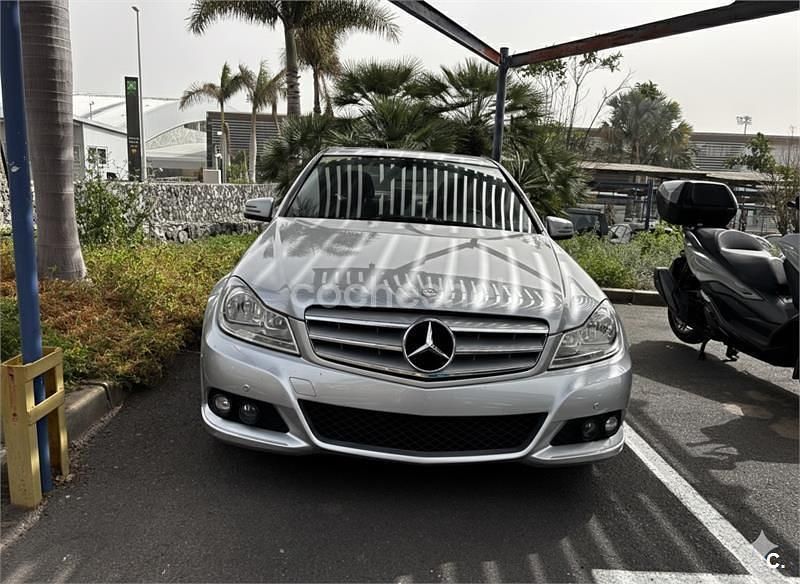 Usado Mercedes C180 Avantgarde 156 CV (114 kW) 2012 Gris / plata Berlina