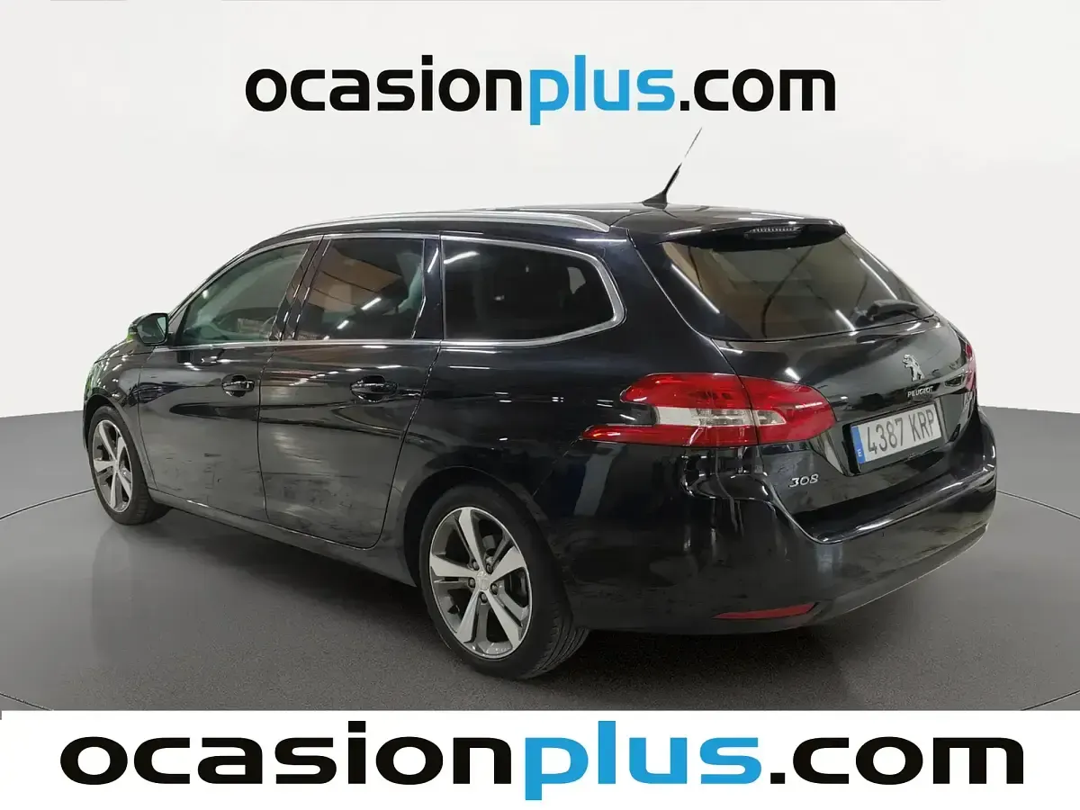 Usado Peugeot 308 Allure 130 CV (95 kW) 2018 Negro Familiar