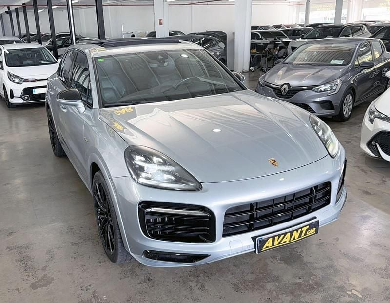 Usado Porsche Cayenne 462 CV (339 kW) 2019 Gris / plata SUV