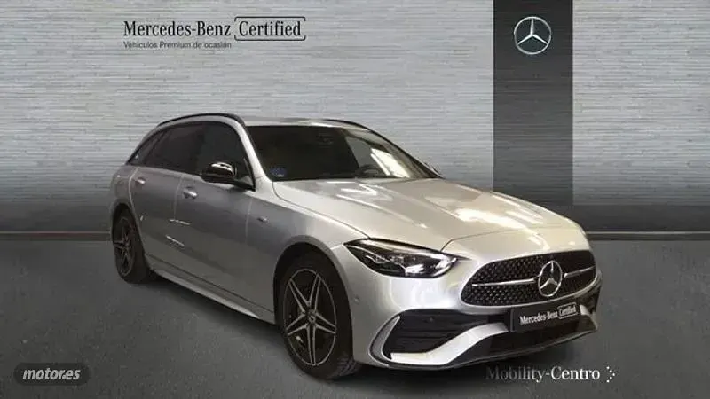 Usado Mercedes C300 312 CV (229 kW) 2025 Plateado Familiar