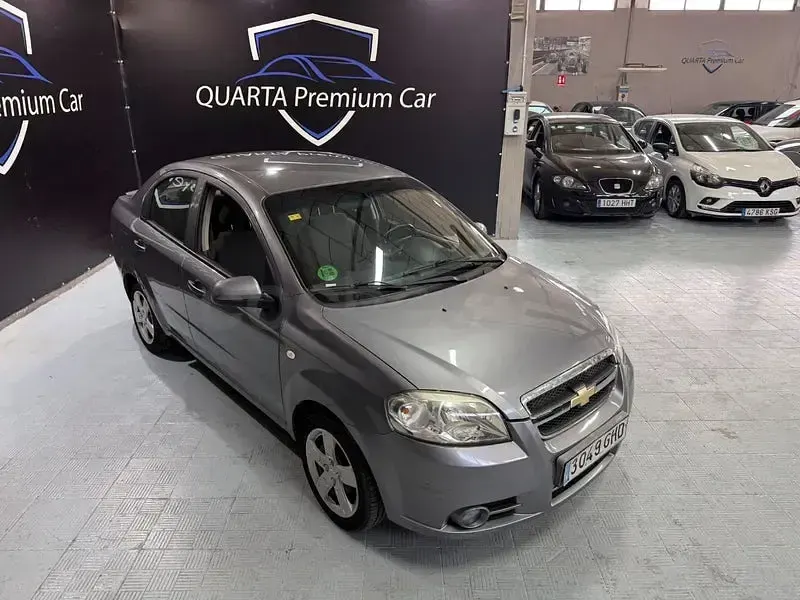 Usado Chevrolet Aveo LT 94 CV (69 kW) 2008 Gris / plata Berlina