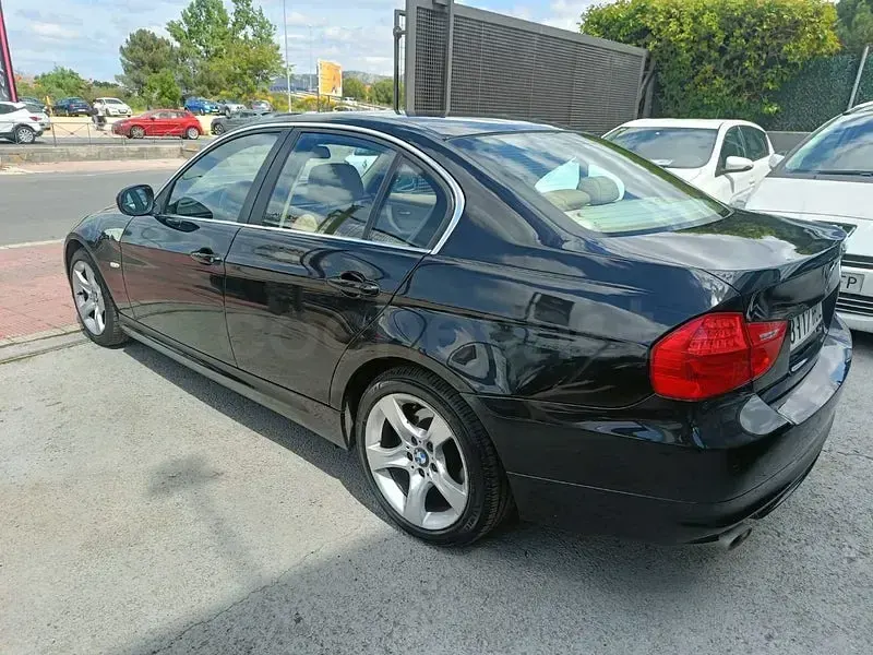 Usado BMW 318 Comfort Edition 143 CV (105 kW) 2011 Negro Berlina