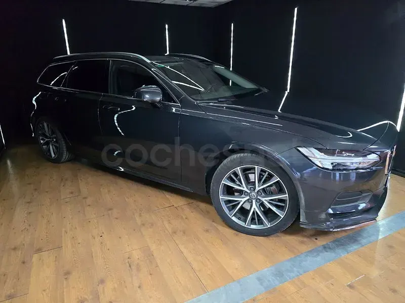 Käytetty Volvo V90 Momentum 150 HP (110 kW) 2018 Harmaa Farmari