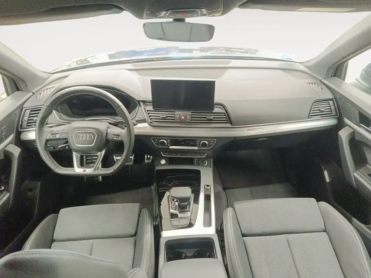 Usado Audi Q5 204 CV (150 kW) 2024 Gris/plata SUV
