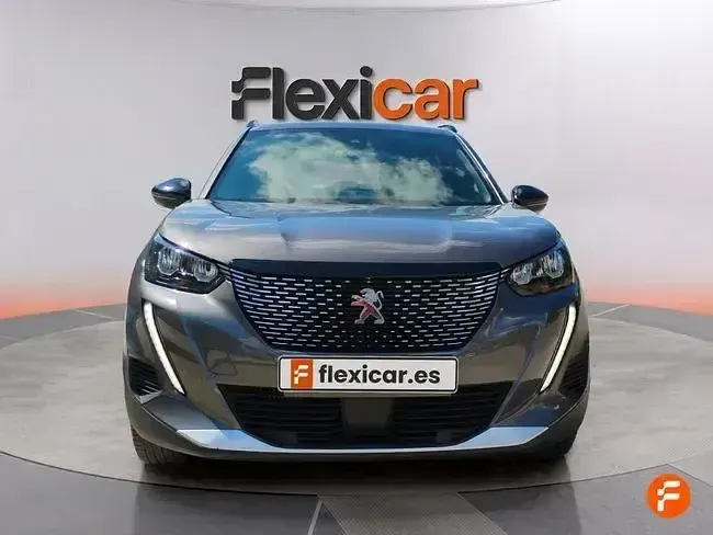 Usado Peugeot 2008 Allure 130 CV (95 kW) 2023 Gris SUV