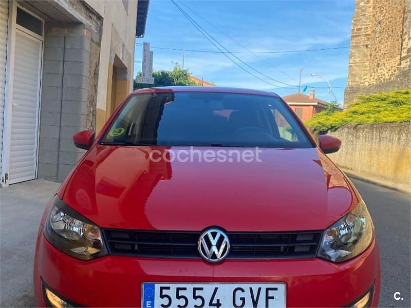 Rojo Usado 2010 VW Polo Advance Berlina | 6700 € (Precio justo) - Imagen 1/4