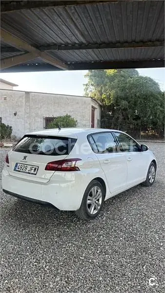 Usado Peugeot 308 Access 82 CV (60 kW) 2015 Blanco Berlina