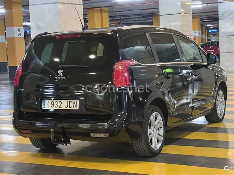 Usado Peugeot 5008 Style 120 CV (88 kW) 2016 Negro Monovolumen