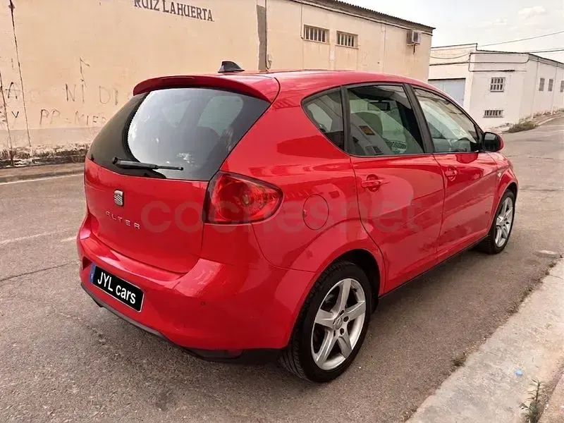 Usado Seat Altea Style 140 CV (102 kW) 2011 Rojo Monovolumen
