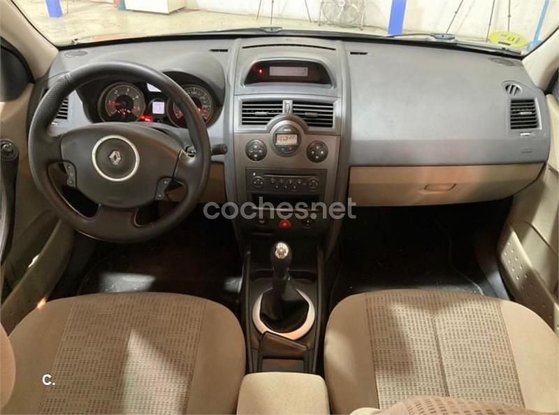 Usado Renault Mégane GrandTour Authentique 120 CV (88 kW) 2006 Gris / plata Familiar